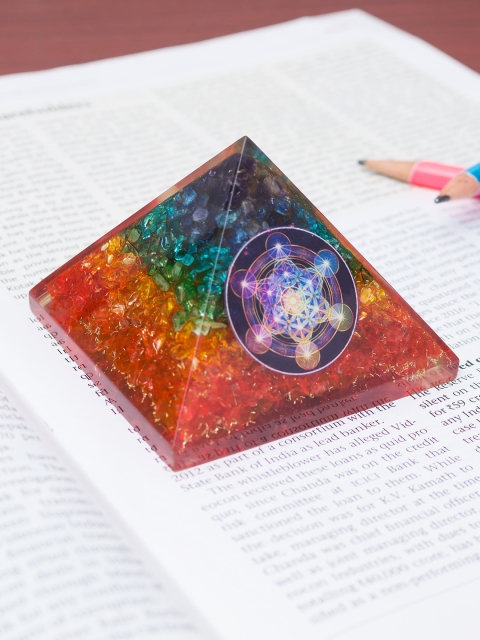 

Golden Peacock Multicoloured Crystal Stone 7 Chakra Organ Pyramid Prism Paperweight, Multi