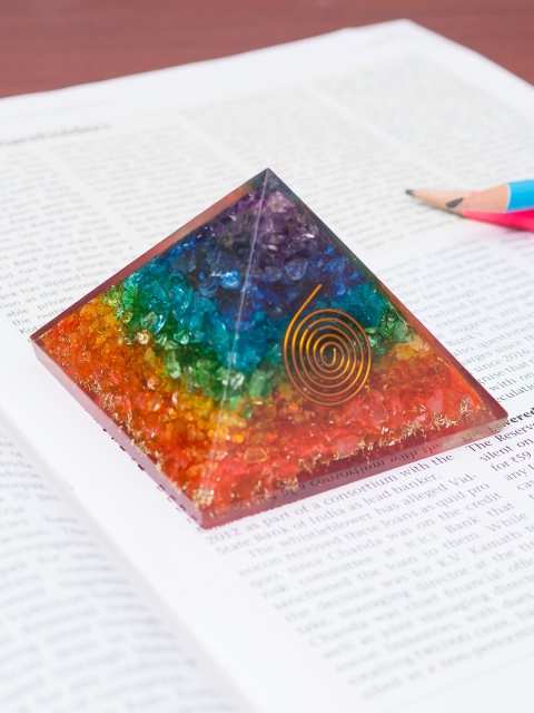 

Golden Peacock Crystal Stone 7 Chakra Organ Pyramid Prism, Red