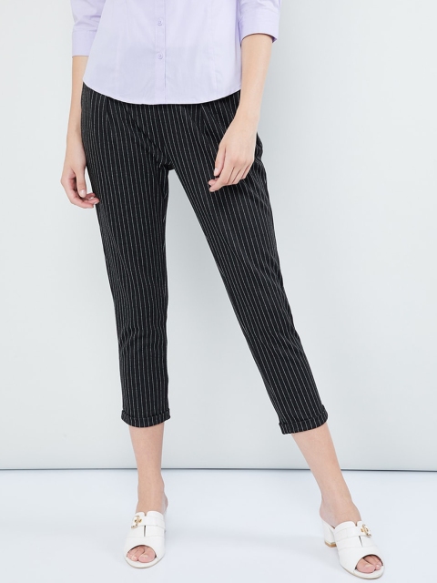 

max Women Black Striped Cropped Treggings