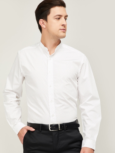 

CODE by Lifestyle Men White & Black Regular Fit Printed Casual Shirt