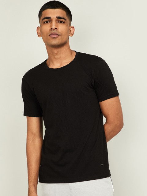 

CODE by Lifestyle Men Black Solid Round Neck T-shirt