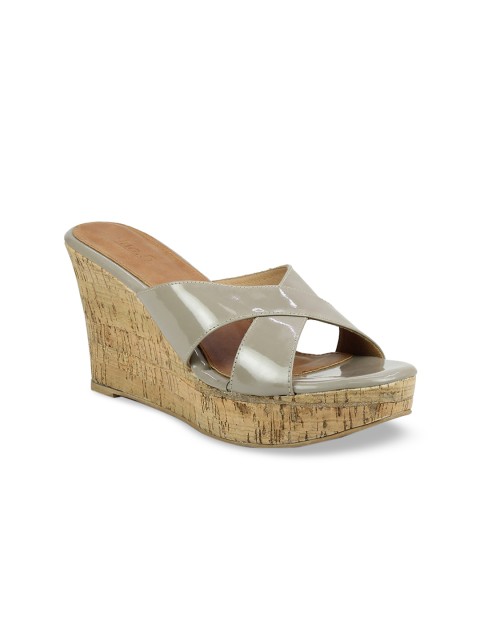 

Inc 5 Women Brown & Gold-Toned Solid Wedges