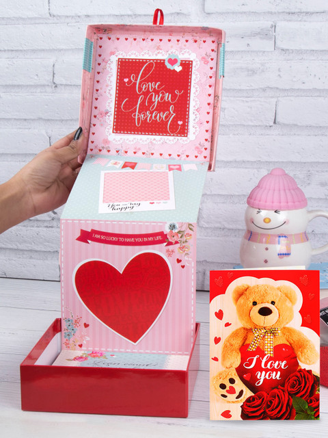 

Archies Love Special Wall Hanging With Greetings Card, Pink