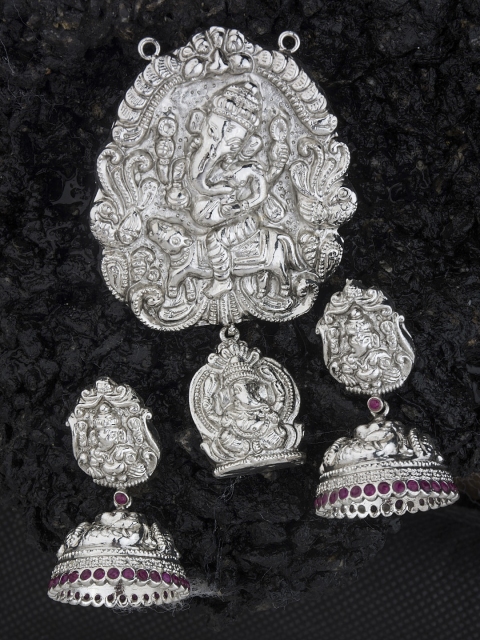 

Alankruthi Silver Plated Pink Stone Studded Jewellery Set