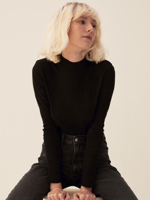 

H&M Women Black Ribbed Body