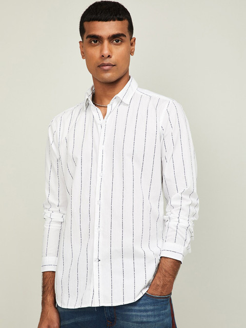 

UCLA Men White Regular Fit Striped Casual Shirt