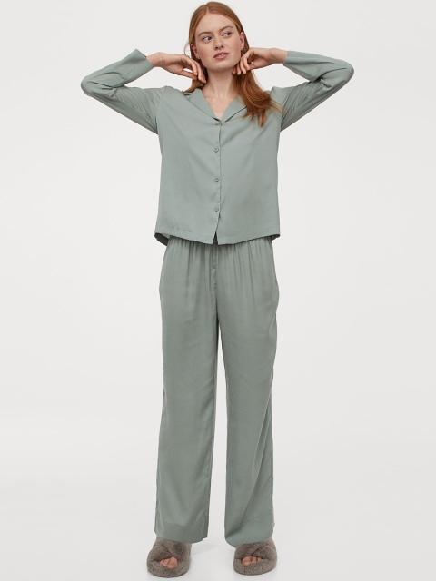 

H&M Women Green Solid Satin Pyjamas