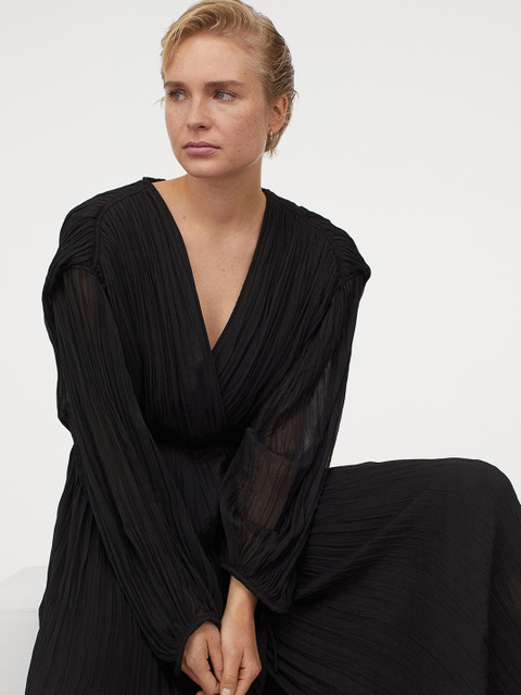 

H&M Women Black Solid Pleated Dress