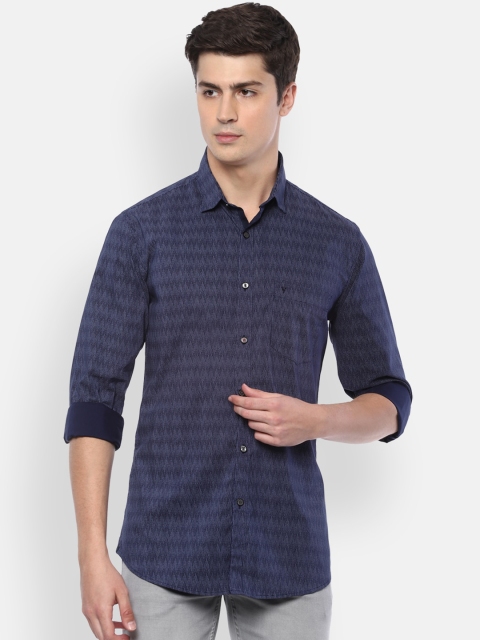 

Van Heusen Sport Men Navy Blue Slim Fit Checked Casual Shirt