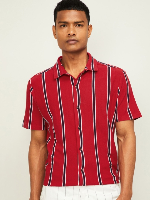 

Bossini Men Red Regular Fit Striped Casual Shirt