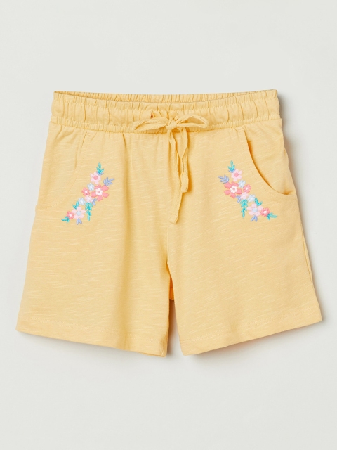 

max Girls Yellow Solid Regular Fit Regular Shorts