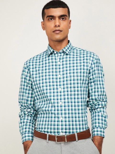 

CODE by Lifestyle Men Green & White Regular Fit Checked Semiformal Shirt