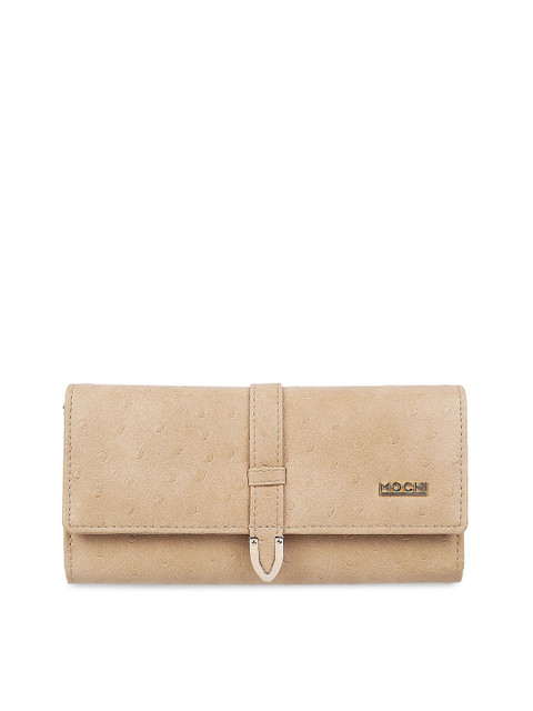 

Mochi Women Beige Solid Clutch