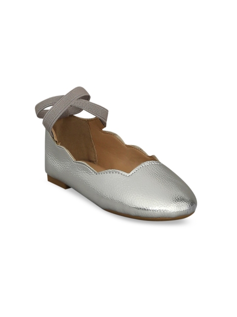

Pantaloons Junior Girls Silver-Toned Solid Ballerinas