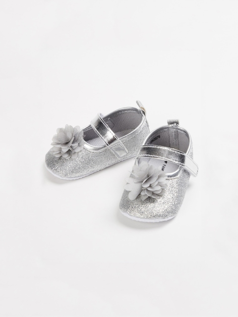 

Fame Forever by Lifestyle Girls Silver-Toned Embellished Ballerinas