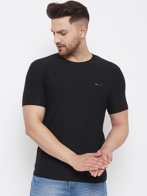 

Okane Men Black Solid Round Neck T-shirt