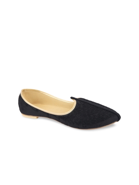 

DESI COLOUR Men Black Textured Mojaris