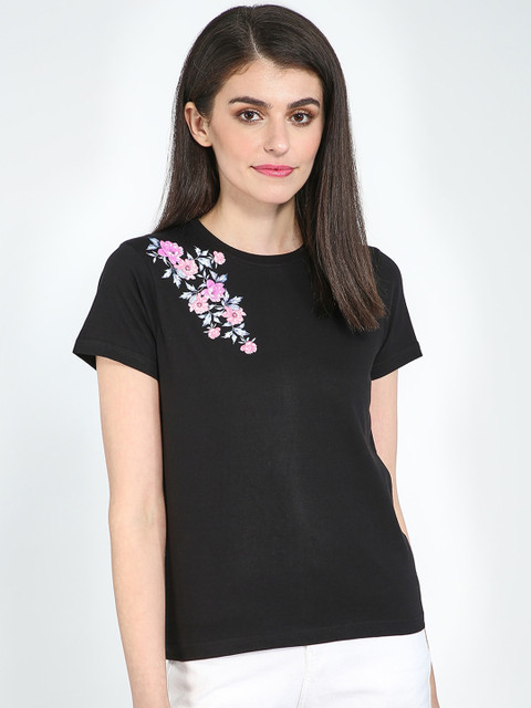 

Blue Saint Women Black Printed Round Neck T-shirt
