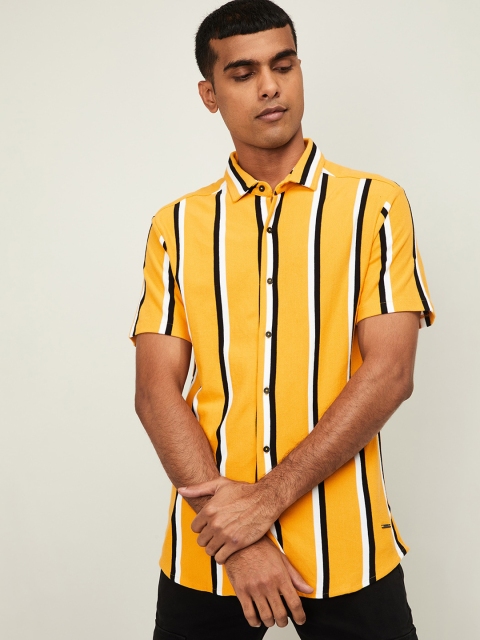 

Bossini Men Yellow Regular Fit Striped Casual Shirt