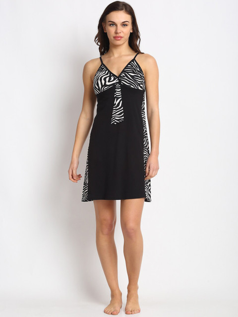 

Claura Black & White Printed Nightdress