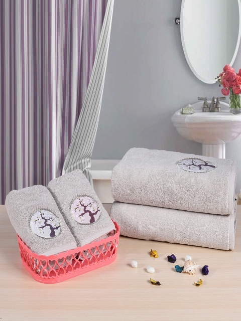 

RANGOLI Set Of 4 Grey & Off-White Appliqued 550 GSM Towels