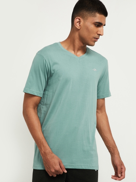 

max Men Green Solid V-Neck T-shirt