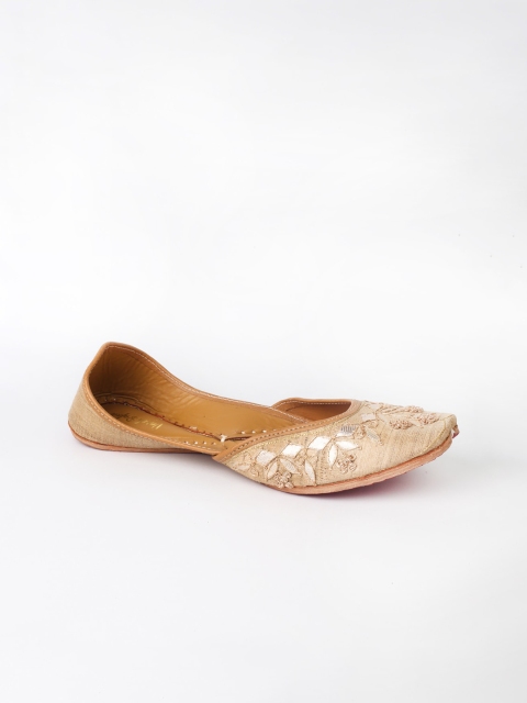

VARELI BAFNA DESIGNS Women Gold-Toned Embellished Mojaris