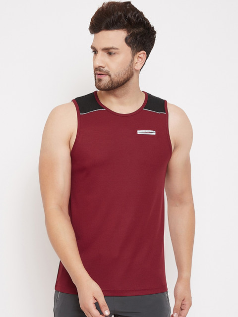 

PERFKT-U Men Maroon Colourblocked Round Neck T-shirt