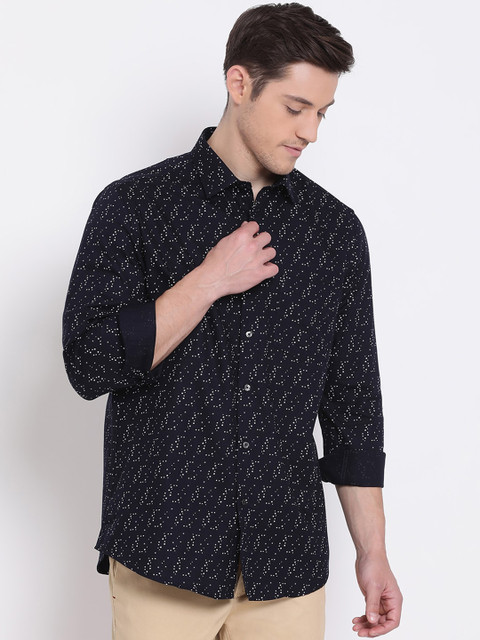 

Turtle Men Black & White Slim Fit Printed Cotton Casual Shirt