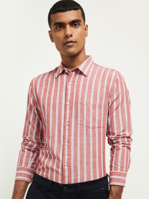 

max Men Red Regular Fit Striped Casual Shirt