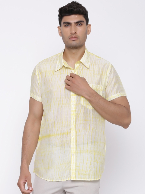

Tistabene Men Yellow Regular Fit Striped Casual Shirt