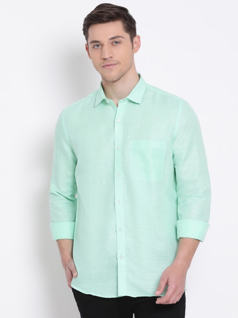 

Turtle Men Green Slim Fit Solid Casual Shirt