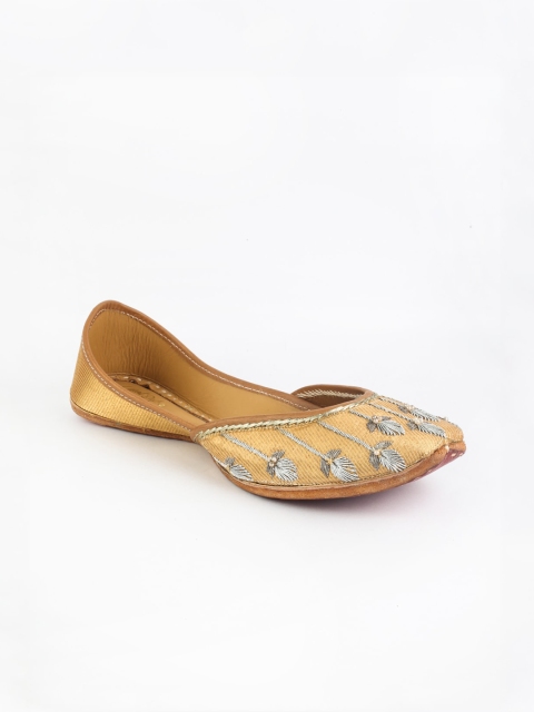 

VARELI BAFNA DESIGNS Women Gold-Toned Embellished Leather Mojaris