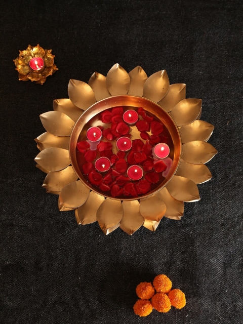 

Amoliconcepts Gold-Toned Solid Lotus-Shaped Decorative Urli
