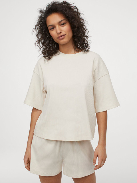 

H&M Women White Solid Ribbed Shorts