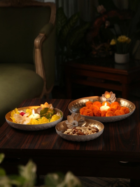 

Amoliconcepts Decorative Platter with Flower Design, Gold