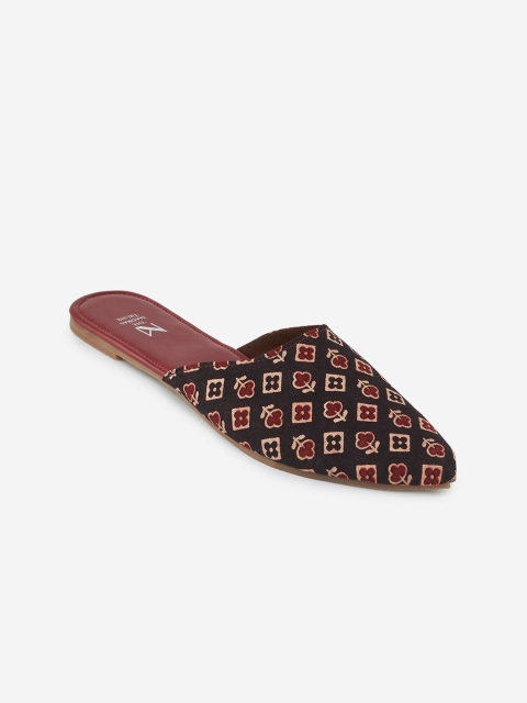 

THE MADRAS TRUNK Women Maroon Printed Leather Mules