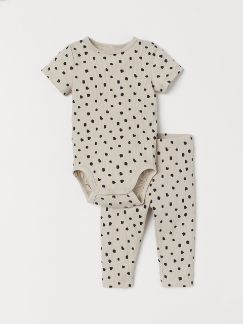 

H&M Unisex Kids Beige & Black Printed Ribbed Cotton Sustainable Set