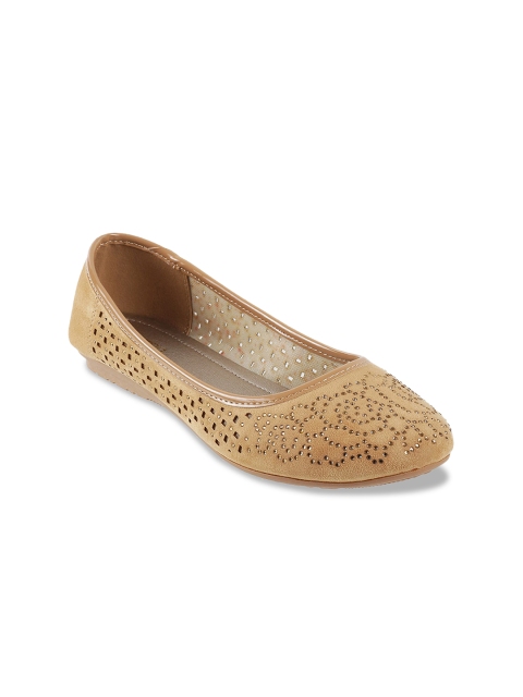 

Metro Women Beige Solid Ballerinas