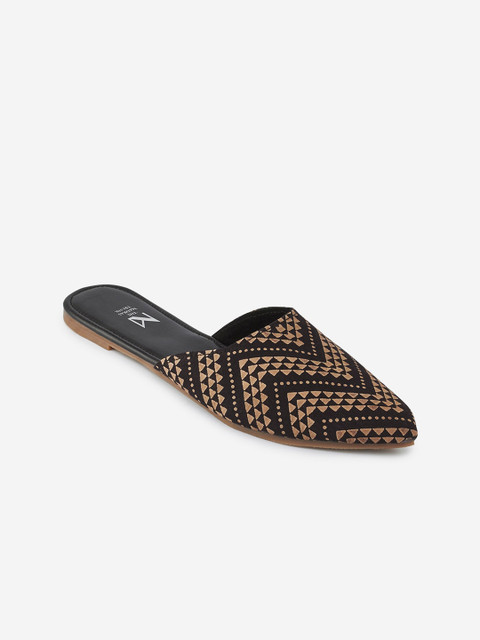 

THE MADRAS TRUNK Women Black Textured Leather Mules