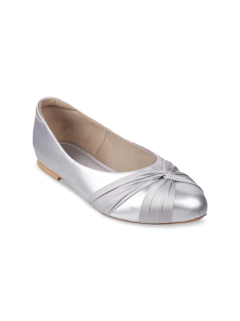 

Metro Women Silver-Toned Solid Ballerinas
