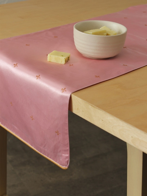 

House This Pink Self-Design Rectangular Table Runner