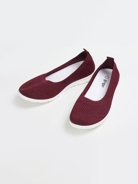

Ginger by Lifestyle Women Burgundy Slip-On Sneakers