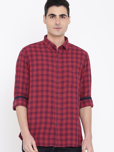 

True Blue Men Pink & Navy Blue Regular Fit Checked Casual Shirt