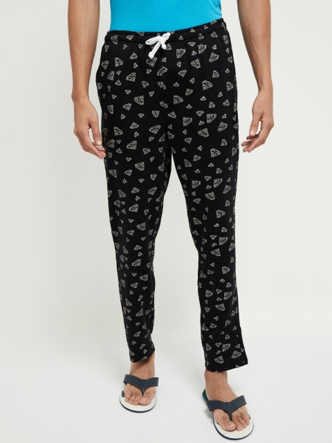 

max Men Black & White Printed Lounge Pants
