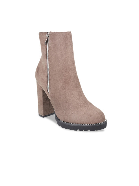 

Metro Women Beige Solid Heeled Boots