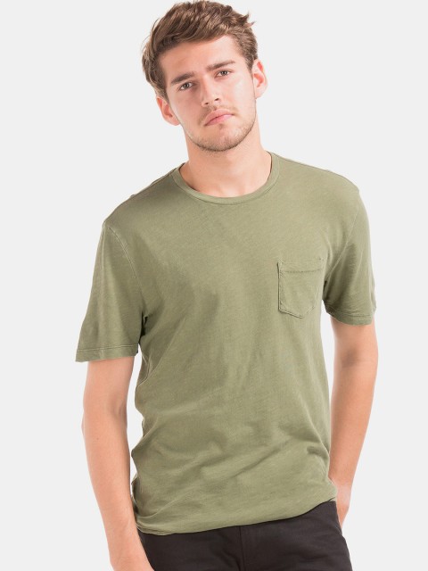 

GAP Men Green Solid Round Neck T-shirt