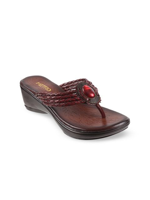 

Metro Women Maroon Woven Design Heels