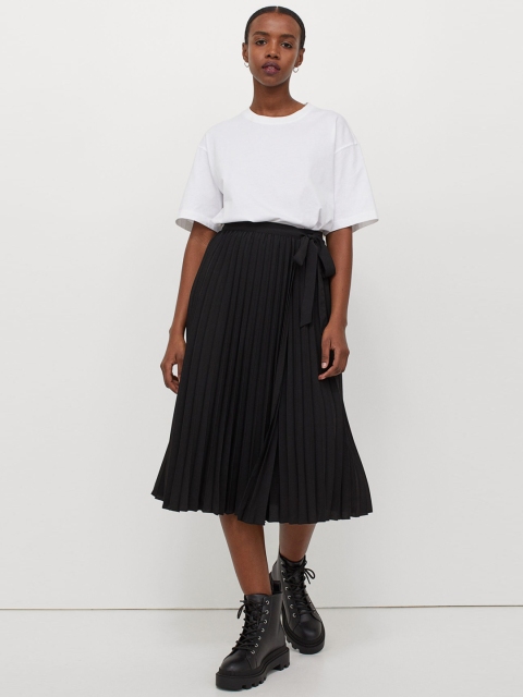 

H&M Women Black Pleated Skirt