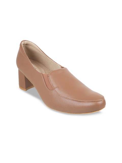 

Metro Women Beige Solid Pumps